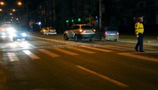 Patru copii au fost răniţi de o maşină, pe trecerea de pietoni, în zona Doi Cocoşi, pe şoseaua Bucureşti-Târgovişte