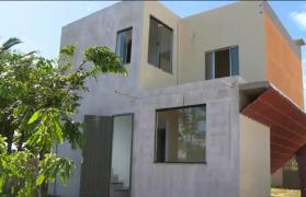 FOTO&VIDEO Şi-a uimit vecinii, apoi lumea întreagă, cu felul în care şi-a construit casa