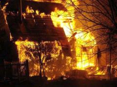 DRAMĂ ÎNFIORĂTOARE! Trei copii au murit carbonizaţi în camera în care locuiau, în Bacău