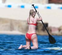 Una dintre cele mai renumite cântăreţe ale momentului, surprinsă în IPOSTAZE deloc măgulitoare (GALERIE FOTO)