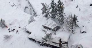 Trupurile neînsufleţite a două femei au fost scoase din hotelul DISTRUS de avalanşa CATASTROFALĂ din Italia. Bilanţul morţilor creşte