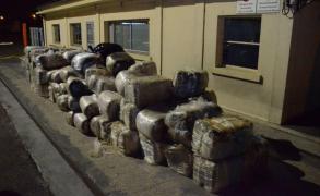 CAMIONUL VISELOR. Un român a transportat 2 TONE DE CANABIS în Franţa (FOTO)