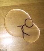 VIDEO | Cum poate schimba o singură picătură de apă un desen! Tehnica ULUITOARE prin care pictura aproape că PRINDE VIAŢĂ