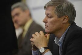 Cioloş, pe Facebook: " O mână de politicieni" încearcă să submineze realizările din justiţie