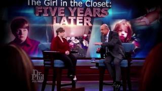 CUTREMURĂTOR! Violată, închisă în WC şi lăsată să moară de foame când avea doar 3 ani, o tânără le transmite părinţilor: "Să putreziţi în închisoare!"