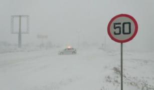 ATENŢIE, șoferi! Vizibilitate redusă pe A1, A3 şi mai multe drumuri naţionale. Cum se circulă, la această oră, în România