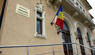 Cei cinci bărbaţi acuzaţi că au furat peste 460.000 lei dintr-o locuinţă din Năvodari, au primit pedepse între 6 şi 8 ani de închisoare