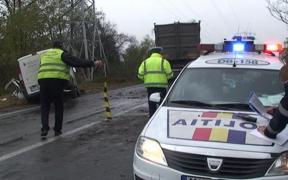 ACCIDENT la ieşirea din Bucureşti spre Bragadiru. Cinci persoane au fost rănite. Traficul e îngreunat