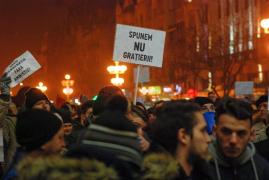 Noi proteste în România: Peste 10 mii de oameni ameninţă că vor ieşi în stradă azi! Manifestaţii sunt aşteptate şi în Diasporă