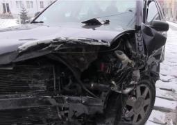 Pompier din Dej dus de urgență la spital, după ce mașina în care se afla a fost lovită frontal de un șofer beat mort (VIDEO)