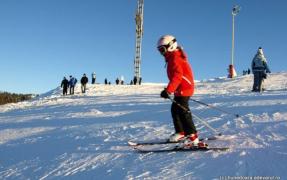 Doi copii, de 5 și 15 ani, răniți grav pe pârtiile din Poiana Braşov. Ambii au răni la cap, unul dintre ei fractură la mână