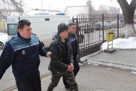 OROARE în Botoşani! Un puşti şi-a VIOLAT sora mai mică, apoi şi-a SNOPIT tatăl în bătaie ca să nu spună. Mamei i-a pus cuţitul la gât (VIDEO)