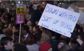 PROTESTE de amploare în Marea Britanie faţă de decretul lui Trump: Mii de oameni s-au strâns pe Downing Street (VIDEO)