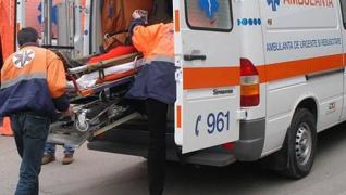 Un bărbat din Satu Mare, în stare gravă la spital după ce s-a înjunghiat singur, în piept, de ŞASE ORI.