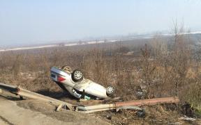 Doi bătrâni, soţ şi soţie în stare gravă la spital, după ce şoferiţa, de 70 de ani, a făcut o depăşire total neinspirată