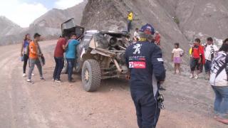 VIDEO Carlos Sainz a abandonat în Raliul Dakar, după un accident spectaculos. A scăpat nevătămat!