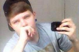 El este PRIMUL BĂRBAT GRAVID din Marea Britanie! Are 20 de ani, trăiește din ajutor social, și va naște peste 5 luni! (VIDEO)