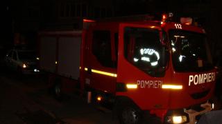INCENDIU la un bloc din Piața Romană, după ce ghena de gunoi a imobilului a luat FOC