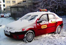 ULTIMĂ ORĂ! Gerul şi viscolul suspendă proba practică pentru obţinerea permisului auto