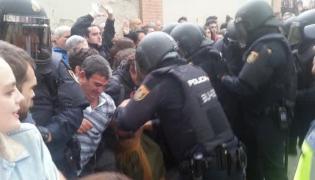 Referendumul din Catalonia: Sute de RĂNIŢI, după ce poliția spaniolă a intervenit în forță pentru a împiedica votul. Incidente în serie la mai multe secții de vot