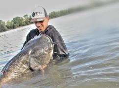 IMAGINI INCREDIBILE! A fost prins cel mai mare somn din lume! Cum arată MONSTRUL de peste 120 de kilograme, pescuit în Franţa. Totul a fost filmat! (VIDEO)