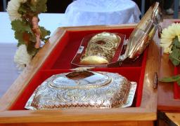 Veniți în număr mare, credincioșii au înlemnit când au văzut ce li s-a dat gratis la sărbătoarea Sfântului Nifon. Nimeni nu se aștepta la așa ceva