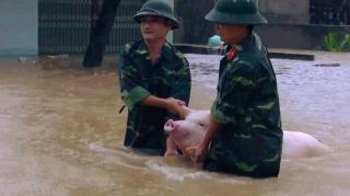 CATASTROFĂ în Vietnam! Cel puţin 37 de oameni au murit şi alţi 40 sunt daţi dispăruţi, în urma unor alunecări de teren