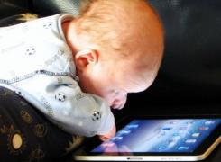 Copiii care nu au împlinit 16 ani vor avea nevoie de acordul părinţilor ca să stea pe Facebook! Decizia a fost luată de Uniunea Europeană!