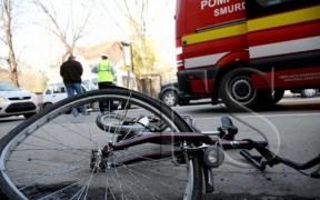 INCONŞTIENŢĂ CRIMINALĂ în Gorj! Au taiat copacii de la marginea drumului exact peste un biciclist care circula regulamentar. Bărbatul A MURIT PE LOC