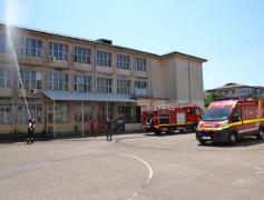 Intervenţie de urgenţă la o şcoală din Constanţa! Zeci de elevi au fost evacuaţi de profesori