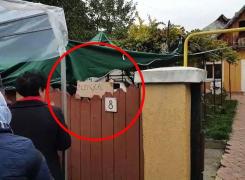 Bişniţă cu nevoi fireşti la Sfânta Parascheva! Anunţul incredibil postat pe gardul unei case: '2 lei WC'