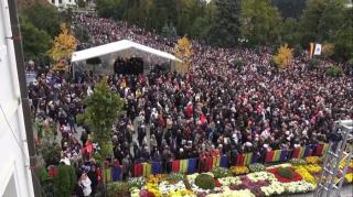 Imagini spectaculoase la pelerinajul de Sfânta Parascheva. Peste 100 de mii de oameni la Iaşi