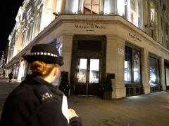 Doi muncitori români au dejucat un jaf de milioane în centrul Londrei! Tinerii l-au prins și l-au legat pe unul dintre tâlhari!