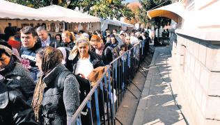 Peste 120 de pelerini de la moaştele Sfintei Parascheva au avut nevoie de ajutor medical pe parcursul zilei de sâmbătă