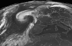 Pericol maxim la porţile Europei. Irlanda şi-a închis şcolile, în aşteptarea uraganului Ophelia