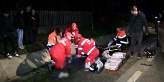 IMAGINI CRUNTE în Satu Mare! Un bărbat în scaun cu rotile a fost lovit de o şoferiţă, apoi lăsat să zacă în canal! Tânăra de 28 de ani a fugit de la locul accidentului