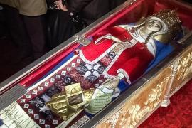 După moaştele Sfintei Parascheva urmează Moaștele Sfintei Filofteia. Credincioșii sunt așteptați spre închinare la Catedrala Reîntregirii din Alba Iulia. Iată programul