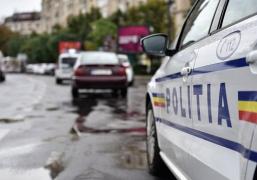 Focuri de armă în traficul din Capitală. Un şofer fără permis s-a răsturnat cu maşina, în timp ce era urmărit de poliţişt!