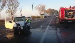 Impact violent la intrarea în Slatina. Cinci răniţi, într-un accident cu trei maşini. Printre victime sunt şi COPII
