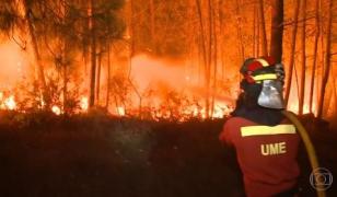 Atenţionare de călătorie pentru românii din Spania, din cauza incendiilor uriaşe de vegetaţie din Peninsula Iberică