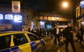 Atac sângeros la metroul londonez. Bărbat arestat, după ce a înjunghiat mortal un tânăr şi a rănit încă două persoane