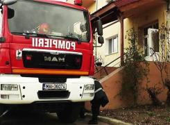 Un hoţ a dat foc din greşeală unui apartament din Bucureşti după ce şi-a aprins o ţigară înainte să fugă cu prada!