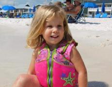 Sfârșit GROAZNIC pentru o fetiță de trei anișori! Copila a murit după ce a căzut într-o groapă plină de grăsime de la un magazin de ÎNGHEȚATĂ (FOTO, VIDEO)