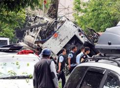 ATENTAT CU BOMBĂ în Turcia! Un autobuz al Poliţiei a fost aruncat în aer în oraşul Mersin