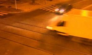 ACCIDENT ÎNFIORĂTOR, noaptea trecută, la Galaţi! Impactul devastator, surprins LIVE de camerele de supraveghere (VIDEO)