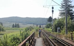 Incident tragic la Hunedoara! Un copil de 12 ani S-A ELECTROCUTAT pe un pod și a căzut de la o înălțime de 6 metri (VIDEO)