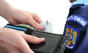 Gest şocant al unui poliţist din Giurgiu. A fost prins în flagrant când lua 3.000 de lei mită de la un şofer. Procurorii bănuiesc că a mai luat şi de la alţii