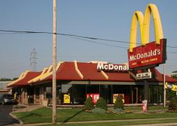 Un român a fost condamnat la trei ani de închisoare, în Marea Britanie, după ce a RĂPIT un copil de 2 ani și l-a dus în toaleta unui restaurant McDonald's