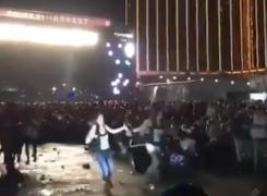VIDEO ŞOCANT! Momentul în care atacatorul trage cu mitraliera în oameni, în timpul concertului din Las Vegas. IMAGINI CU PUTERNIC IMPACT EMOŢIONAL