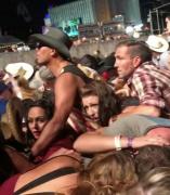 "A murit în braţele mele!" Martorii masacrului din Las Vegas descriu scene de groază. "Îl văd murind pe omul ăla de fiecare dată când închid ochii"